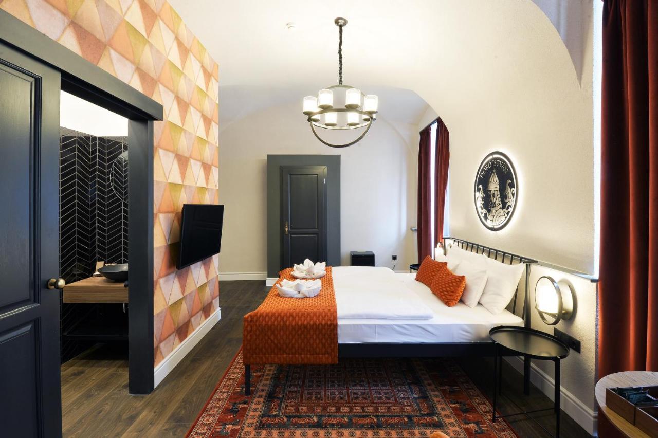 1552 Boutique Hotel Eger Bagian luar foto